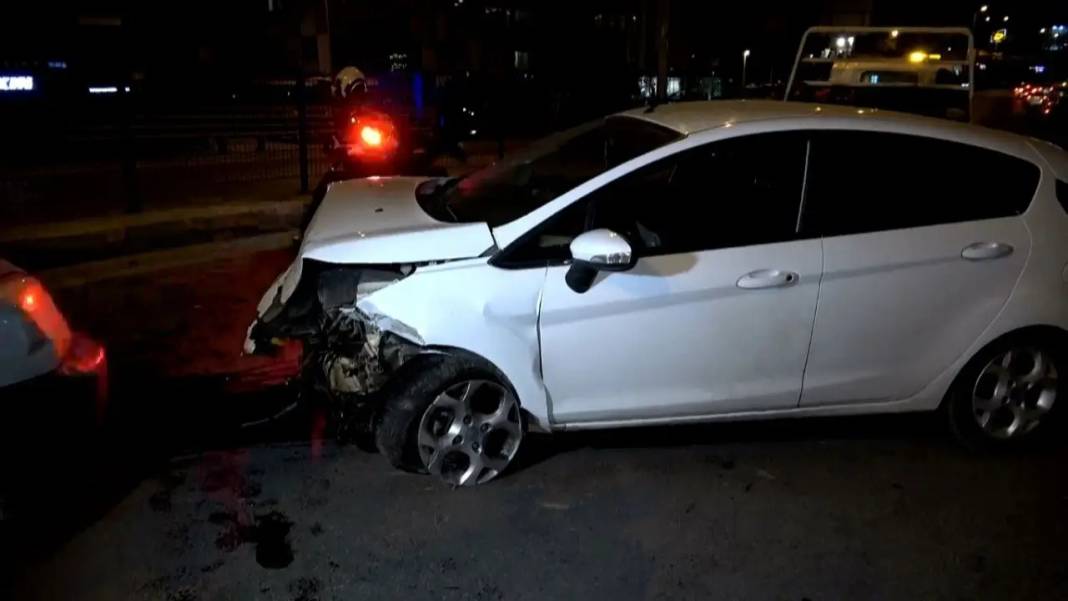 Antalya’da 6 Araç Birbirine Girdi! Kilitlenen Kavşak Trafiğe Kapandı 5